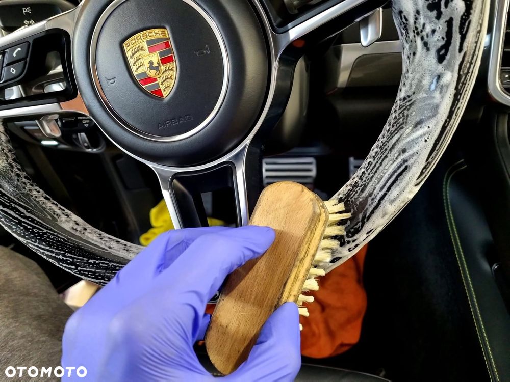 Porsche Cayenne - 23