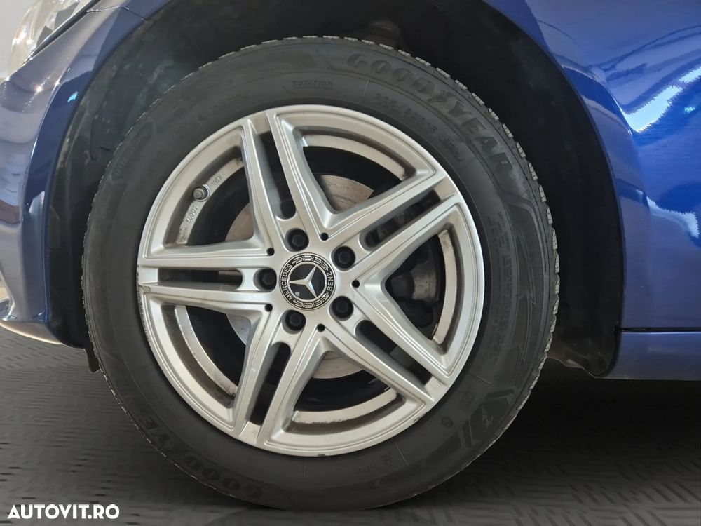 Mercedes-Benz C - 12