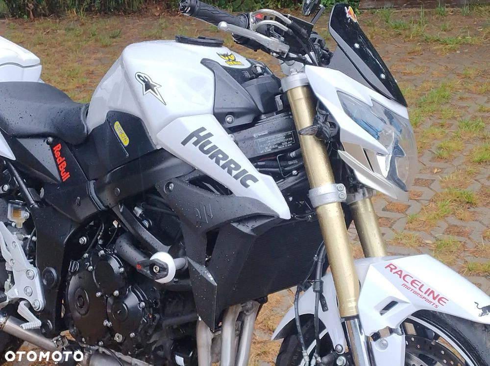 Suzuki GSR - 4