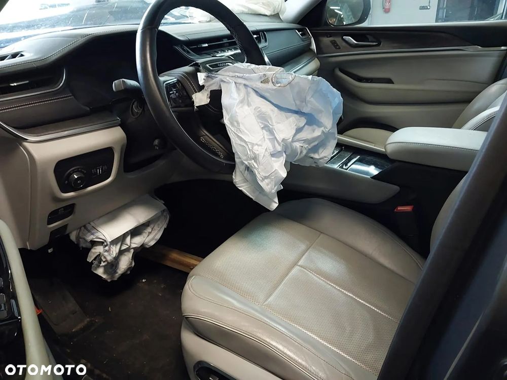 Jeep Grand Cherokee - 3