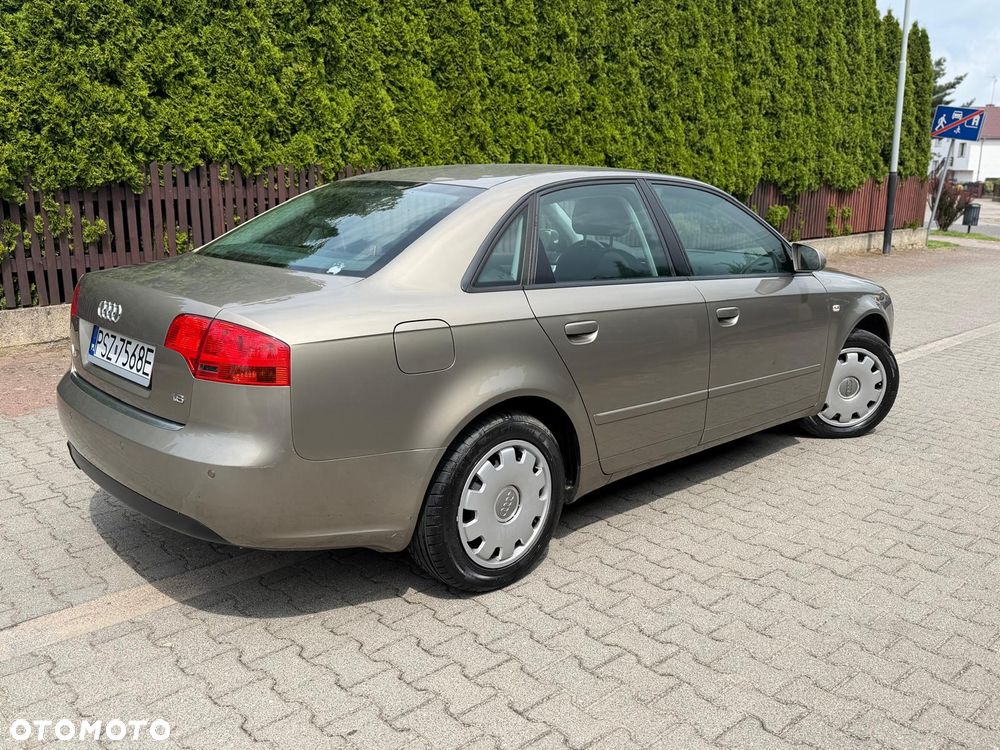 Audi A4 Limousine - 8