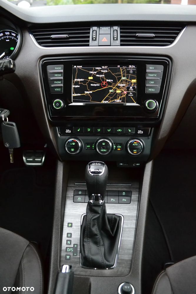 Skoda Octavia Combi 2.0 TDI 4x4 DSG Scout - 32