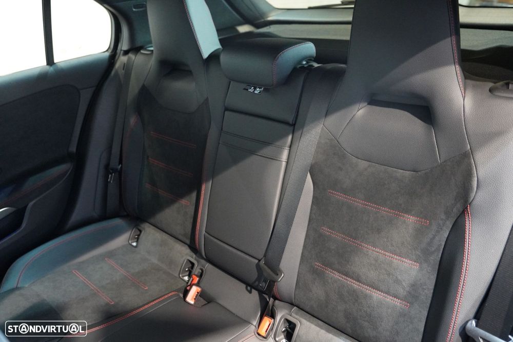 Mercedes-Benz A 200 7G-DCT AMG Line - 23