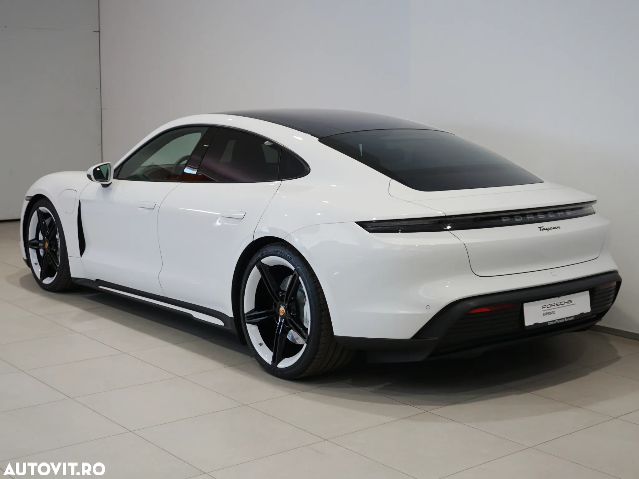 Porsche Taycan - 3