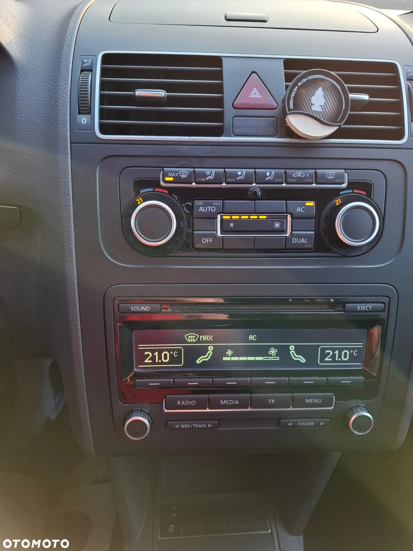 Volkswagen Touran - 29