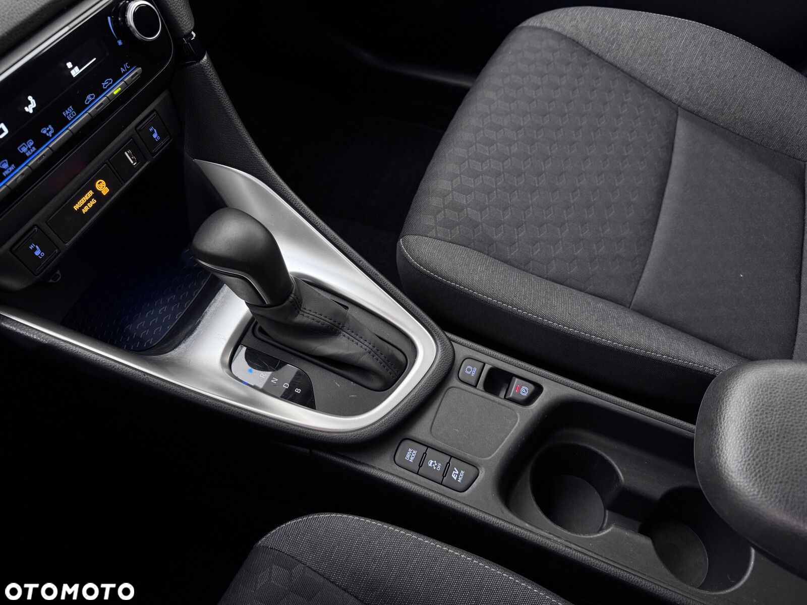 Toyota Yaris - 27