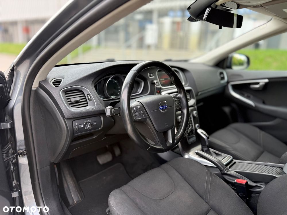 Volvo V40 D4 Geartronic Momentum - 27