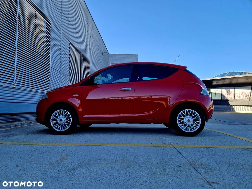 Lancia Ypsilon 1.2 8V Black&Red S&S - 9