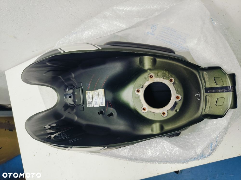 Zbiornik Triumph Speed Triple 400 - 5