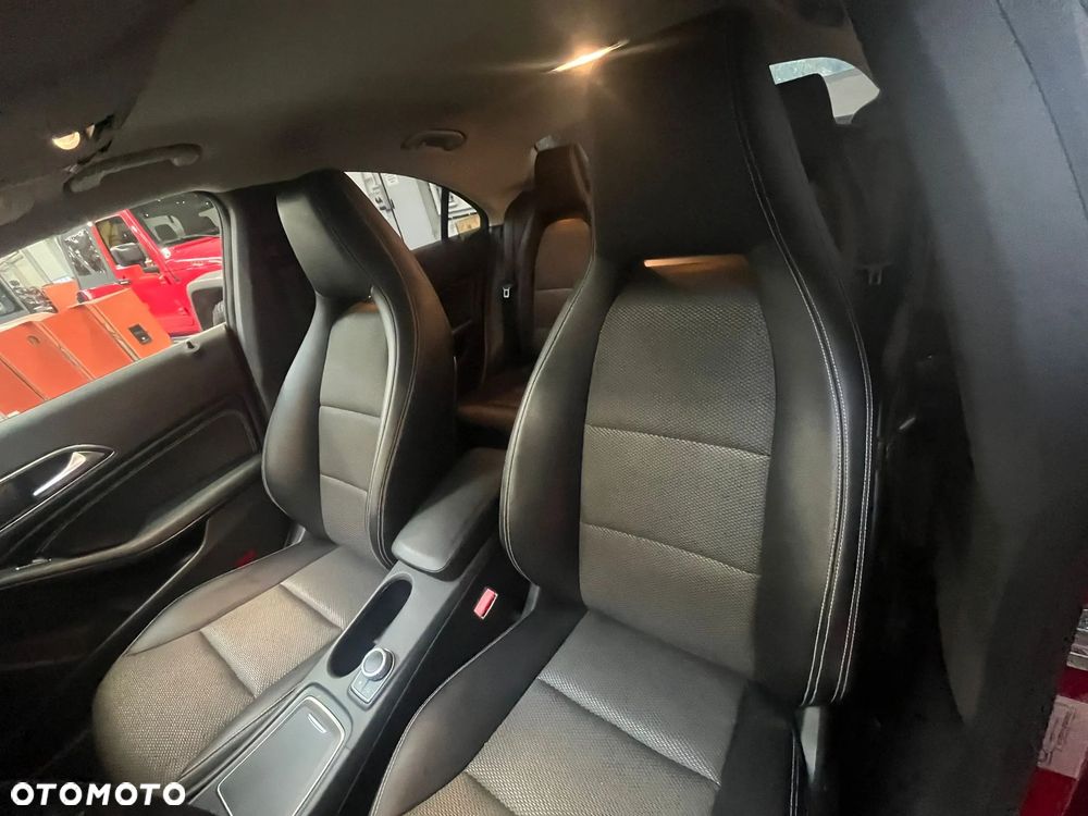 Mercedes-Benz CLA 180 7G-DCT - 6
