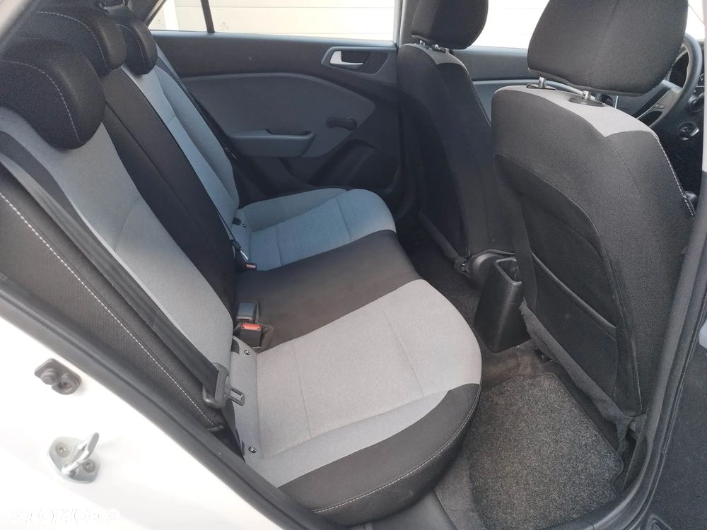 Hyundai i20 blue 1.2 Classic - 22
