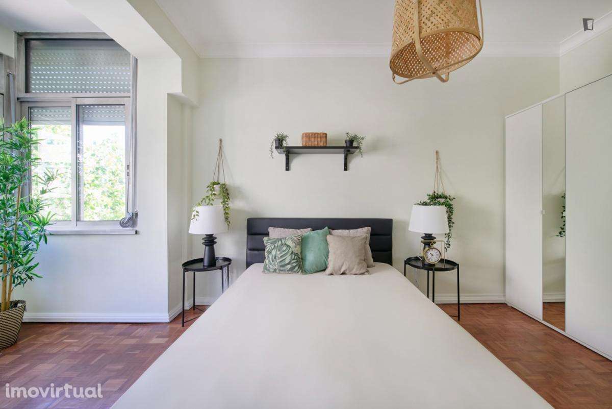 Quarto - localizado em Benfica Lisbon - Grande imagem: 2/18
