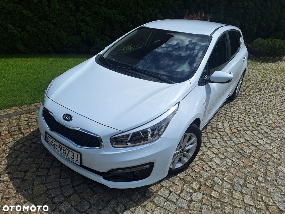 Kia Ceed - 36