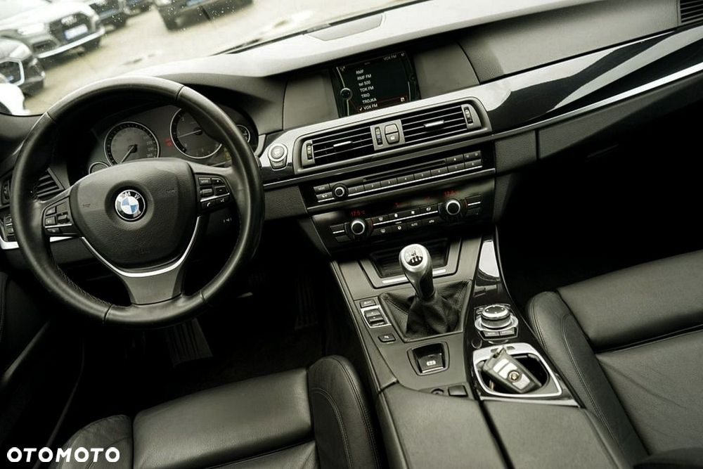 BMW Seria 5 525d - 28