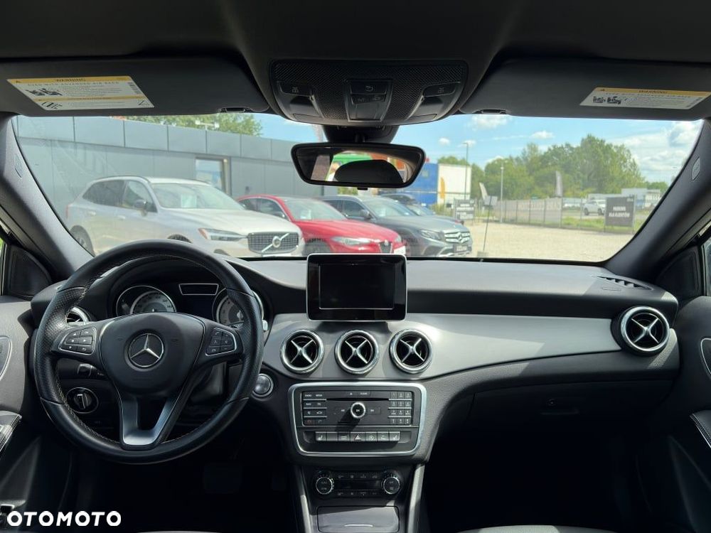 Mercedes-Benz GLA - 11