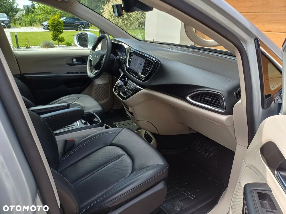 Chrysler Pacifica - 10