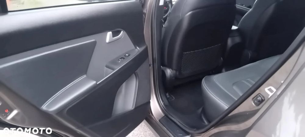 Kia Sportage 1.6 GDI 2WD ISG Attract - 16