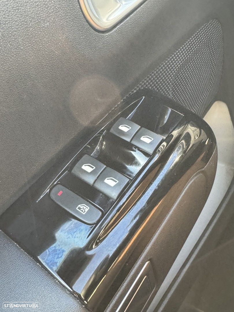 Citroën C3 1.2 PureTech Shine Pack EAT6 - 26