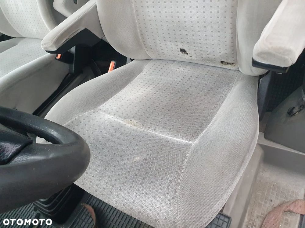 Fotele przednie Vw transporter T4 Caravelle 2.5 tdi części - 2