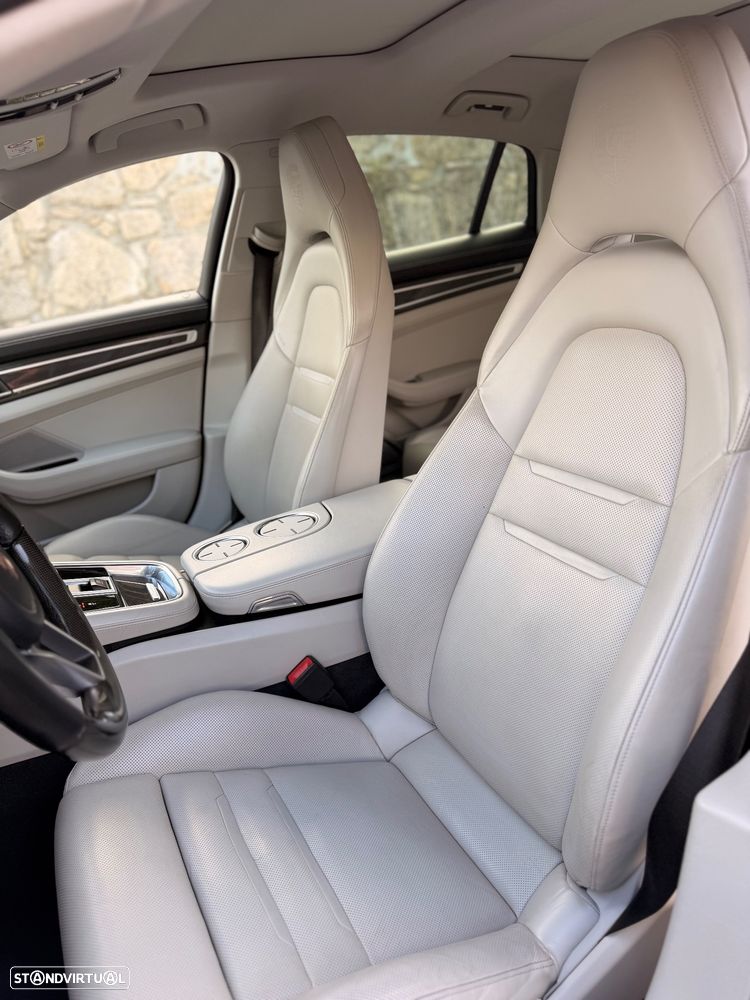Porsche Panamera 4 E-Hybrid - 12