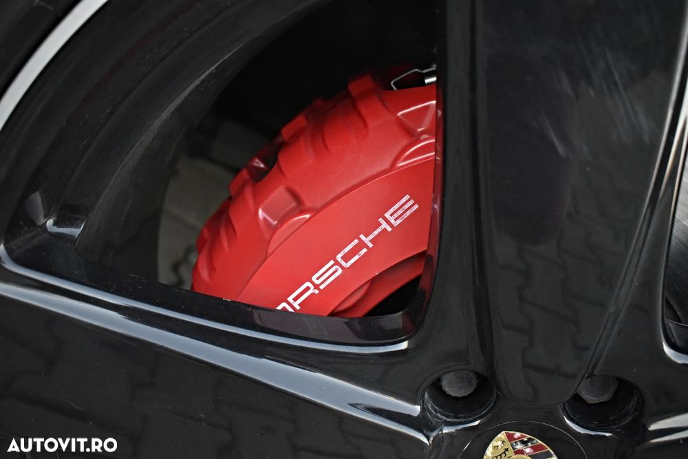 Porsche Macan Turbo PDK - 32