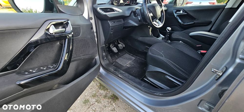 Peugeot 208 - 11