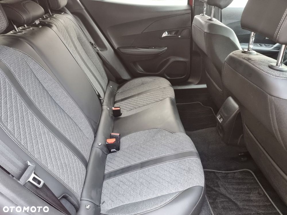 Peugeot 2008 1.2 PureTech Allure S&S EAT8 - 23