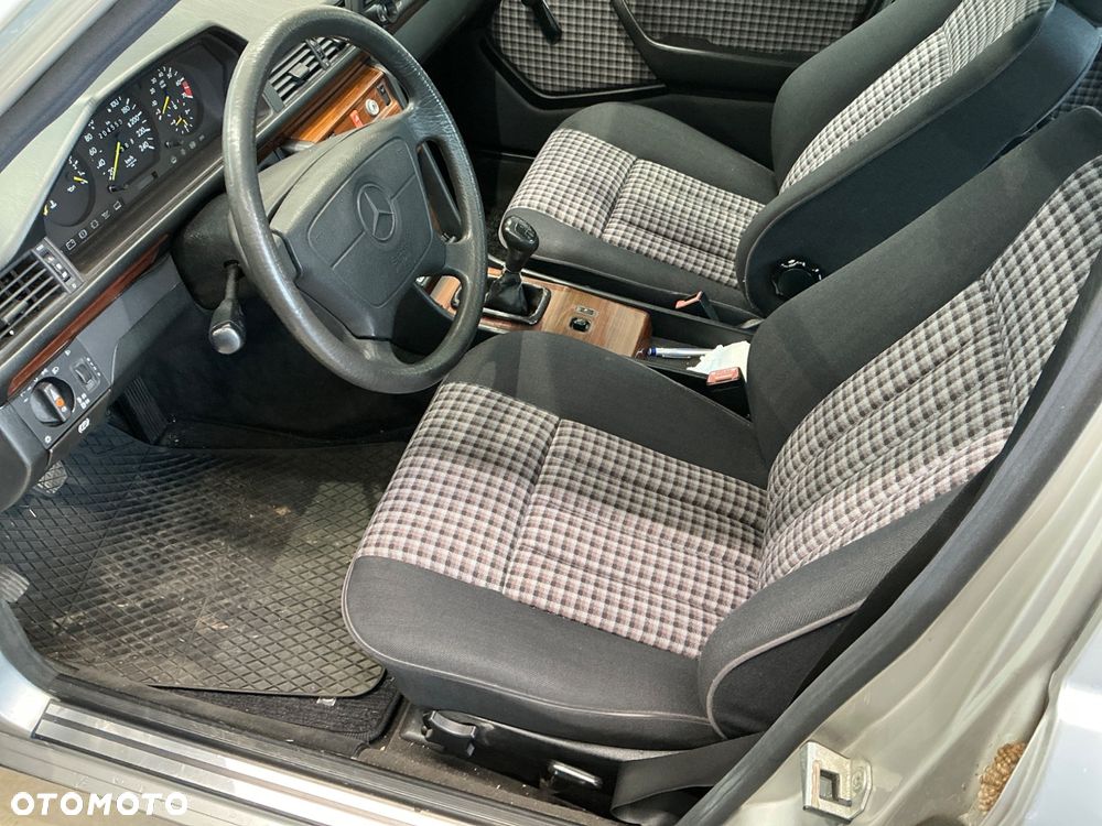 Mercedes-Benz W124 (1984-1993) - 17