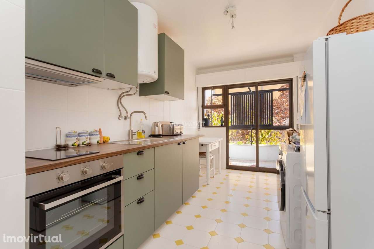 Apartamento T3 inserido no 2º andar de edifício com elevador situado n - Grande imagem: 2/27