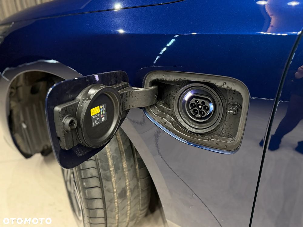 BMW Seria 5 530e xDrive - 19