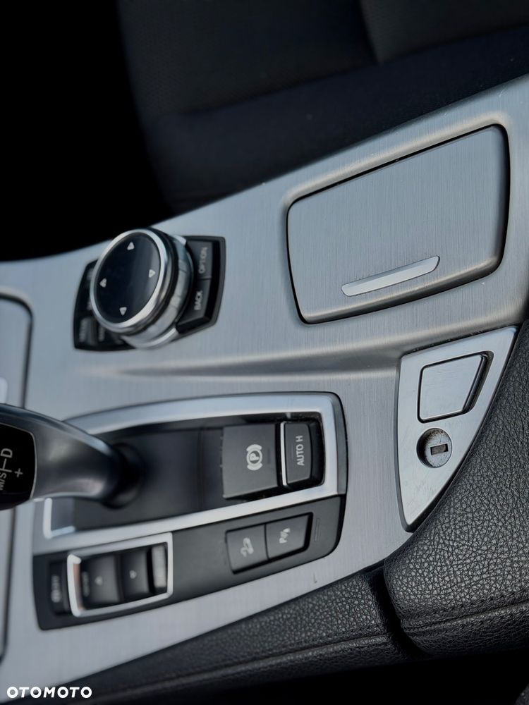 BMW Seria 5 525d xDrive - 12
