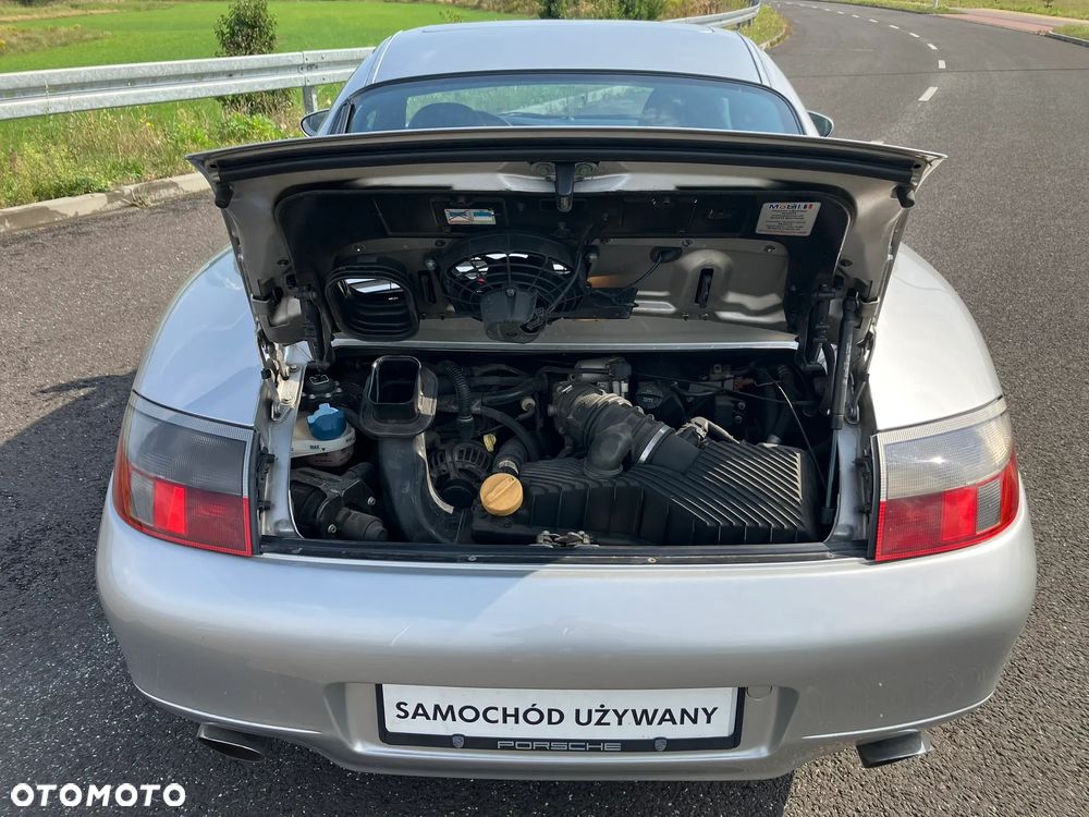 Porsche 911 Carrera - 24