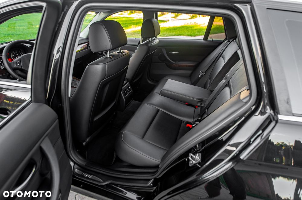 BMW Seria 3 325i xDrive - 22