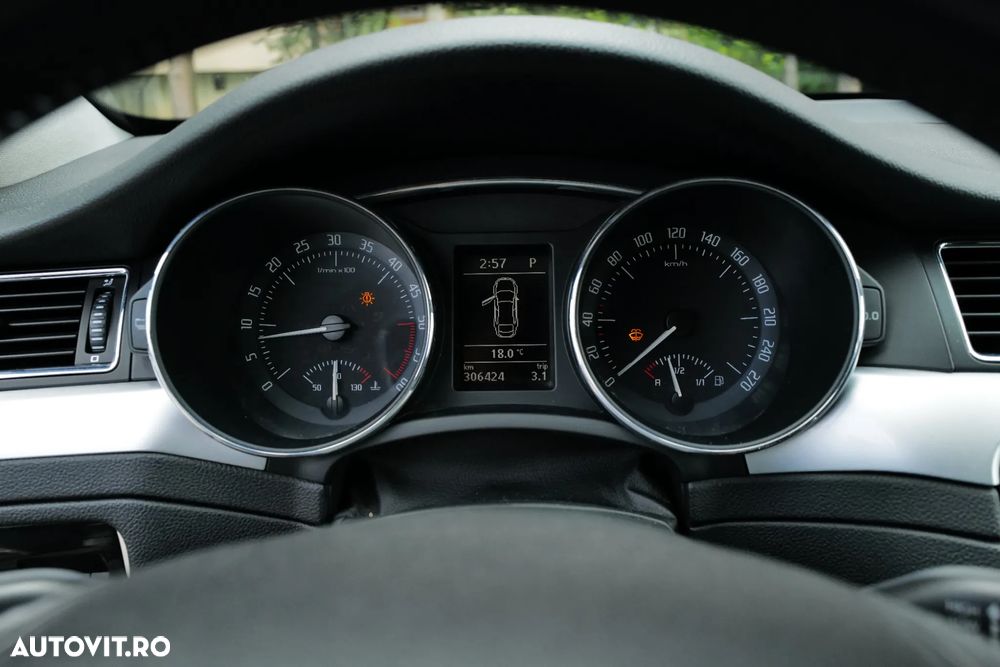 Skoda Superb 2.0 TDI Elegance DSG - 8