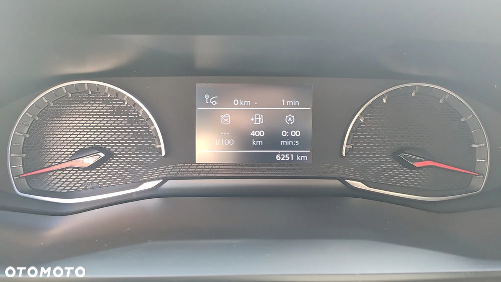 Peugeot 208 - 13