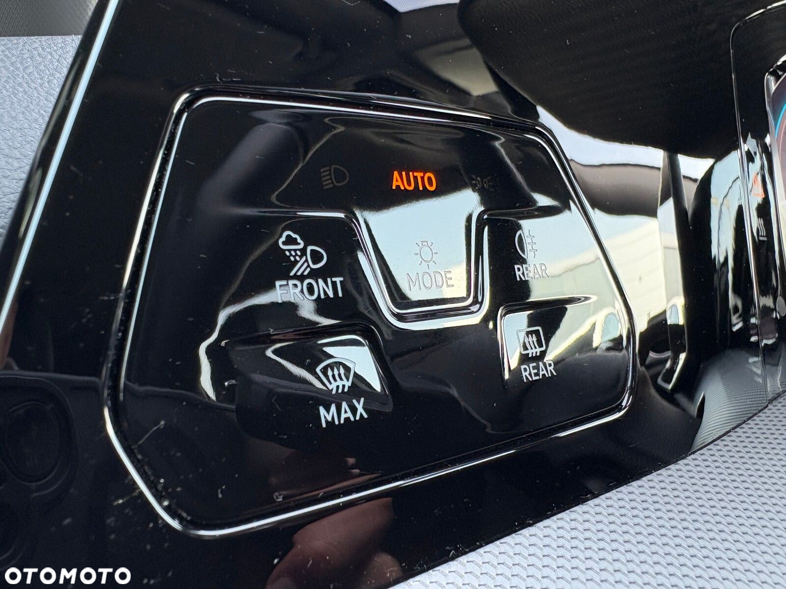 Volkswagen Golf - 24