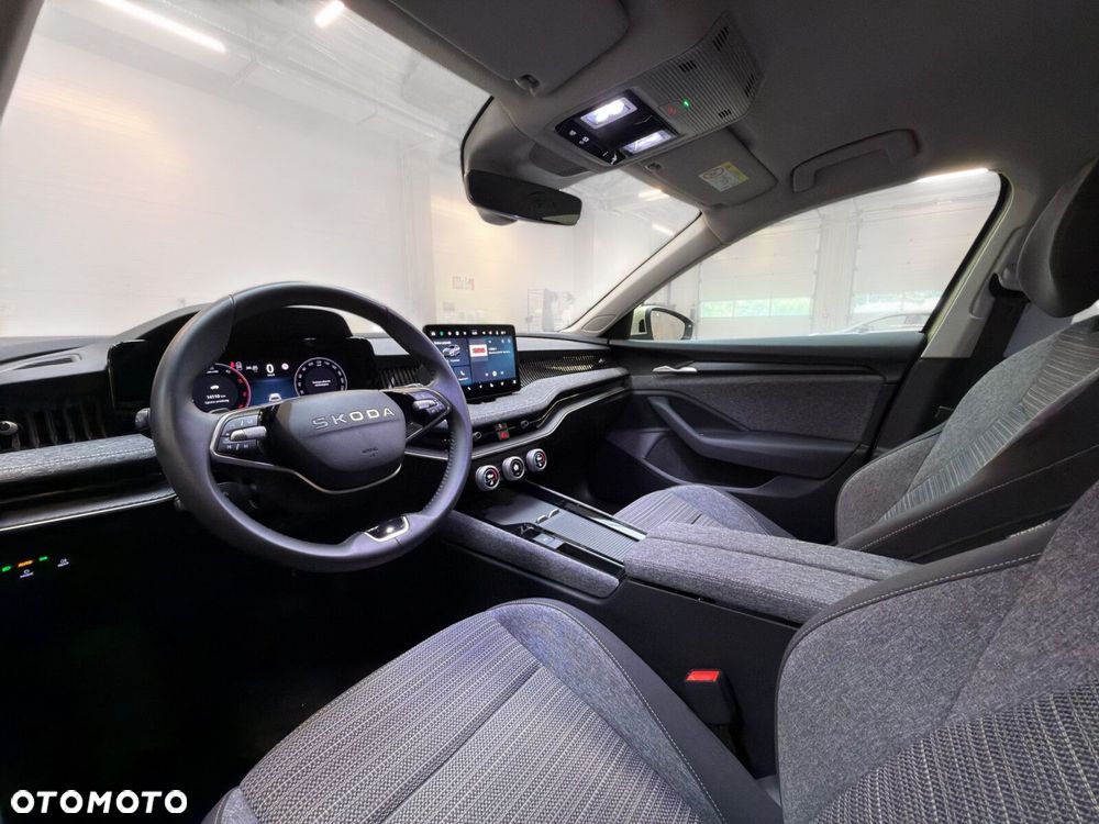 Skoda Superb 2.0 TDI SCR Selection DSG - 21