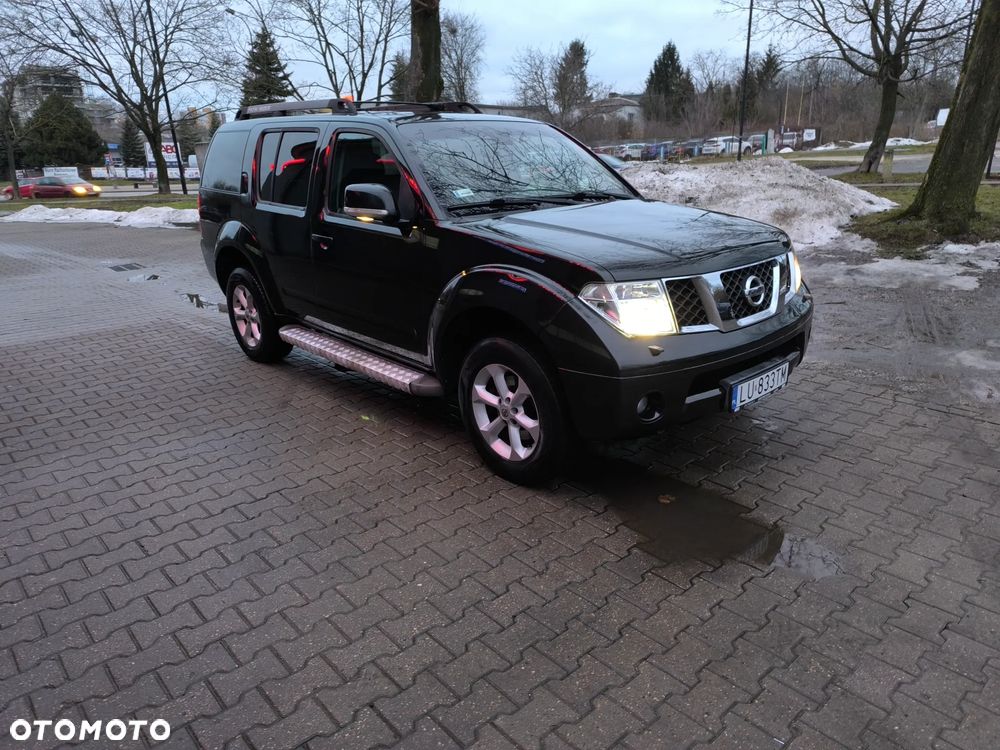 Nissan Pathfinder 2.5 D LE - 3