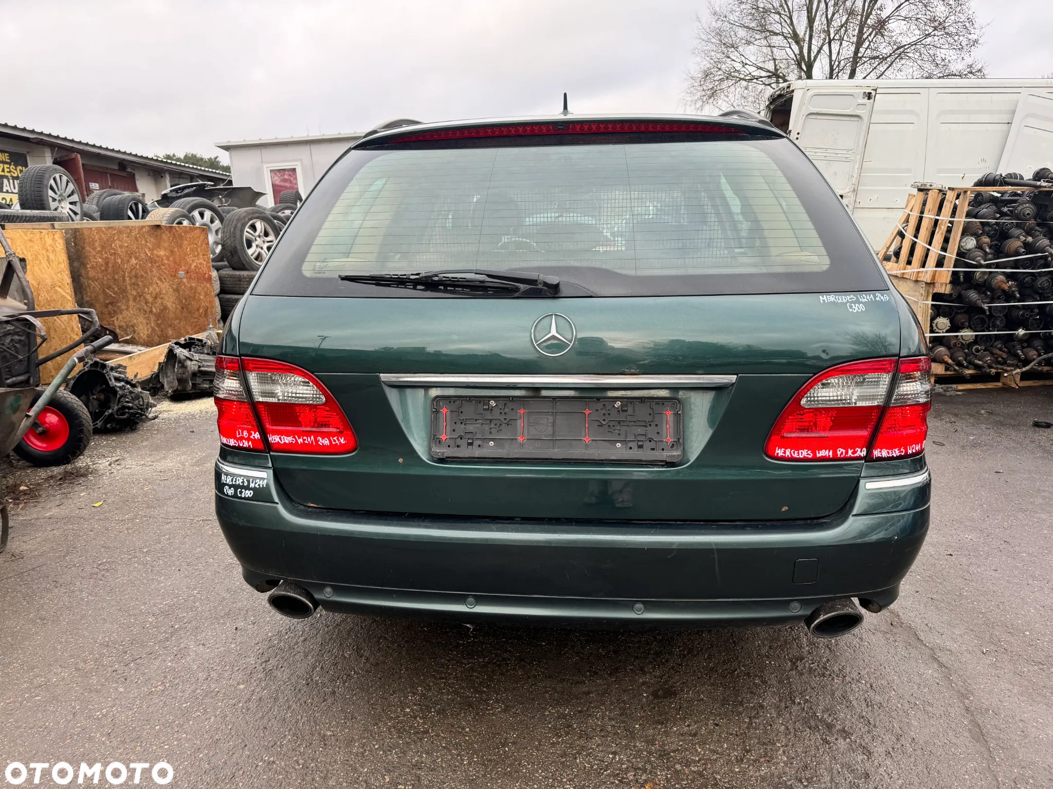 MERCEDES BENZ W211 LIFT MASKA POKRYWA SILNIKA C300 - 17