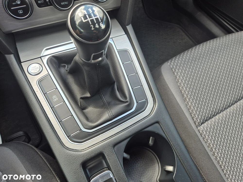 Volkswagen Passat 2.0 TDI SCR Highline - 22