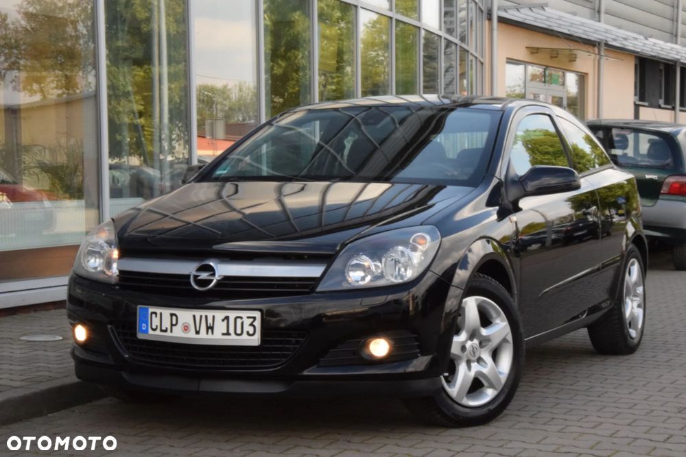 Opel Astra GTC 1.6 Black&White - 38
