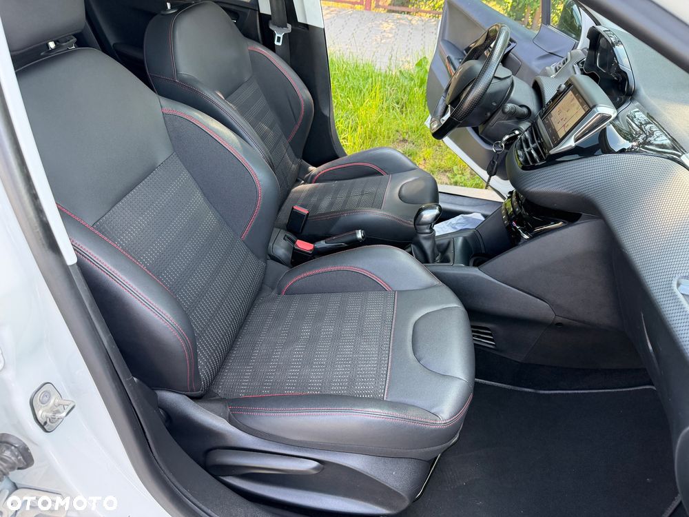Peugeot 208 - 33