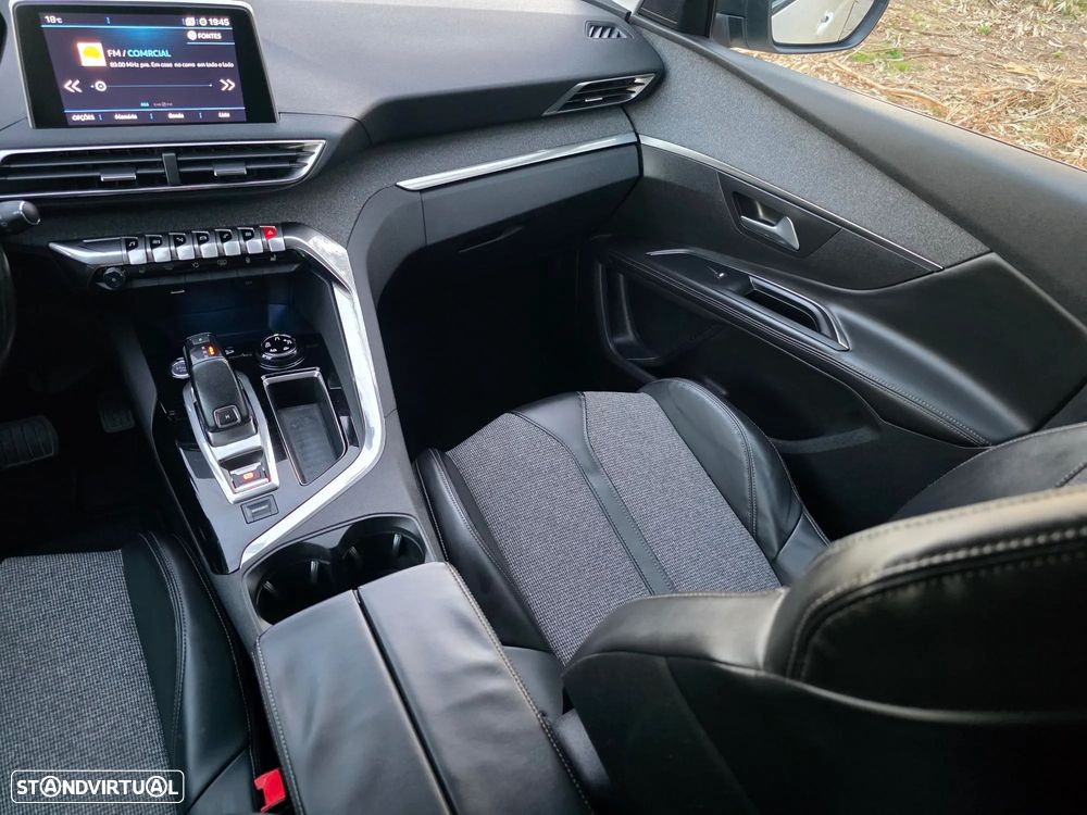 Peugeot 5008 1.2 PureTech Allure EAT6 - 29
