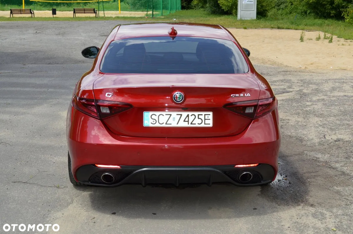 Alfa Romeo Giulia 2.0 Turbo 16V AT8-Q4 Veloce - 11
