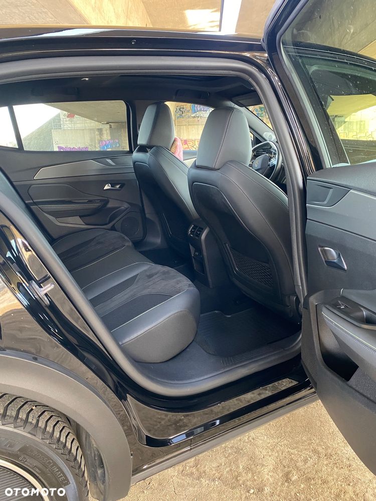 Peugeot 408 - 8