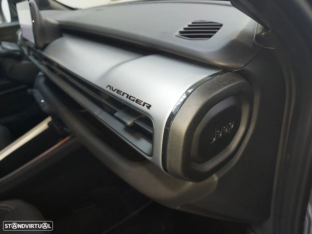 Jeep Avenger 1.2 e-Hybrid Altitude DCT - 37