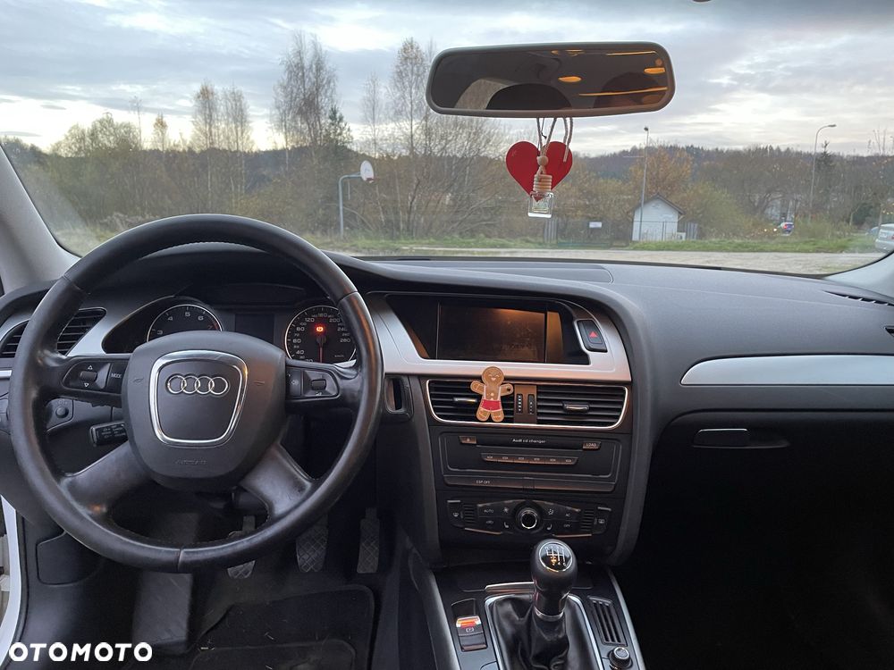 Audi A4 Limousine - 4
