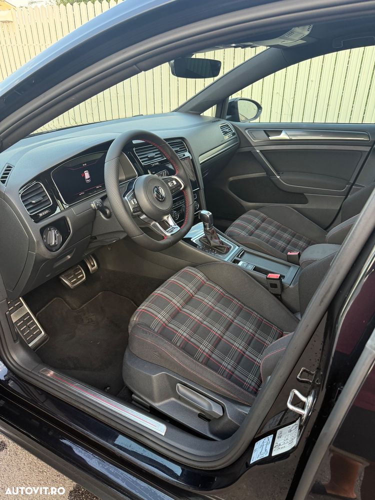 Volkswagen Golf - 10