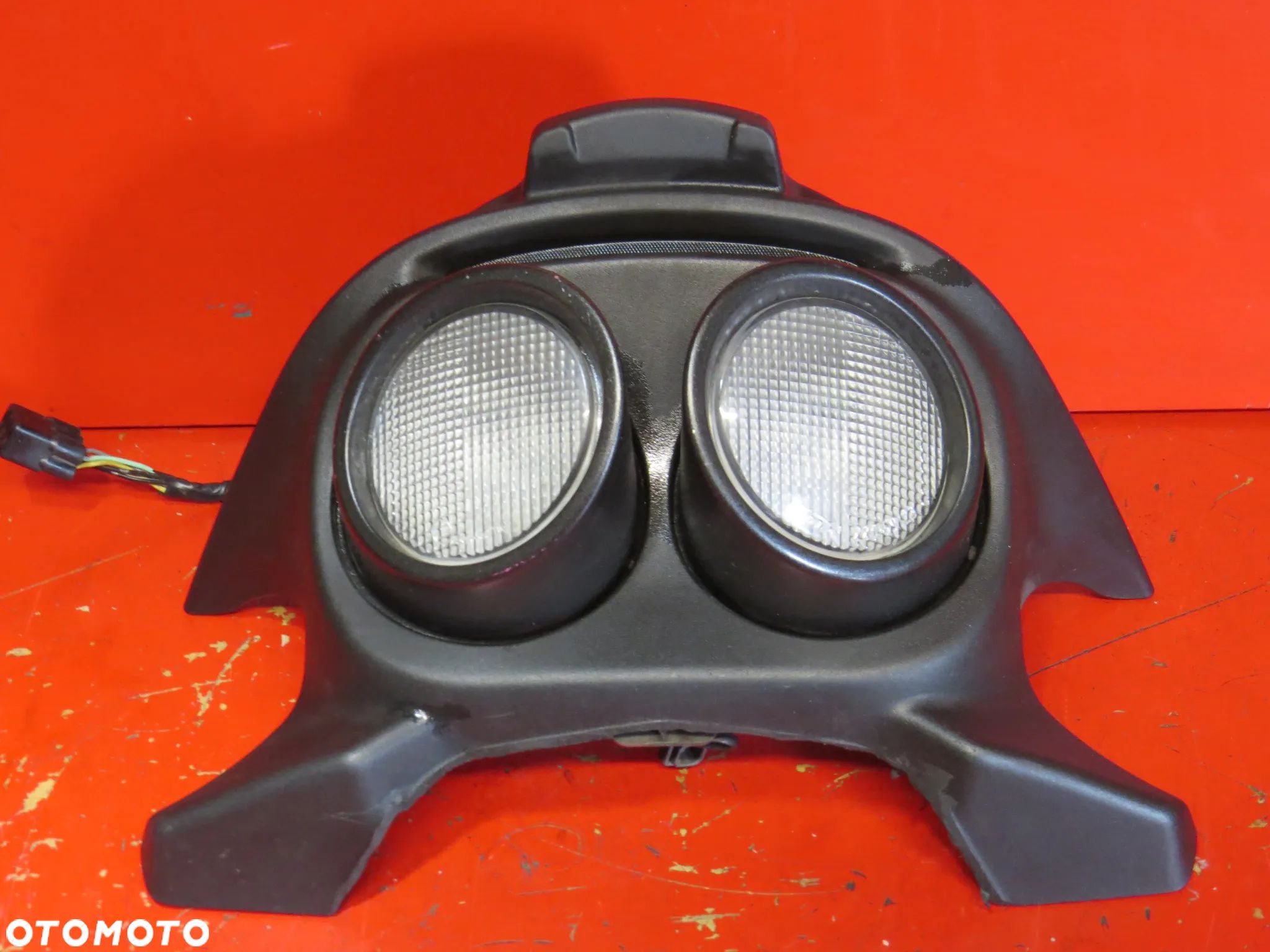 SUZUKI GSR 600 GSR600 K10 09 lampa tył tylna klosz światło STOP - 1