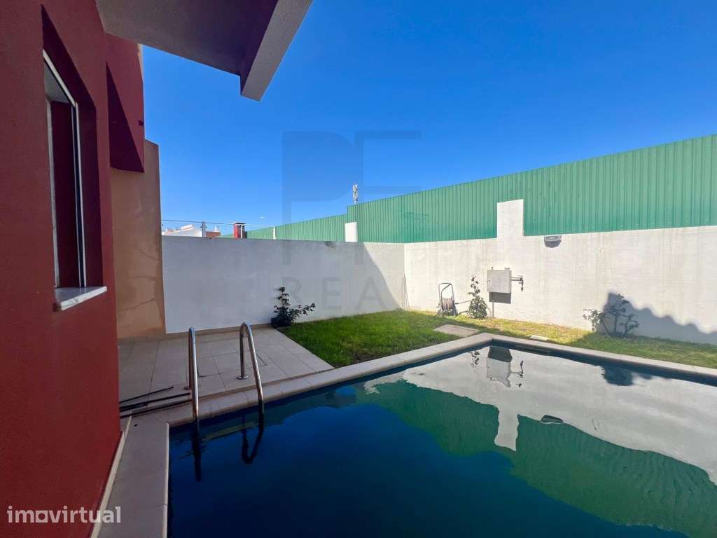 Moradia em Banda T3 | Piscina | Garagem - Grande imagem: 5/27